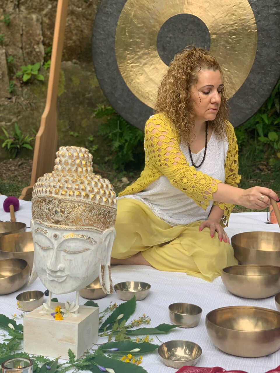 Cristina Almeida - Concerto Terapêutico com taças tibetanas e gongos
